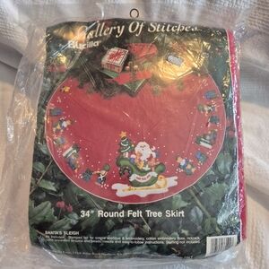 Bucilla 34" Round Felt Tree Skirt complete kit #33192, New unopened Complete